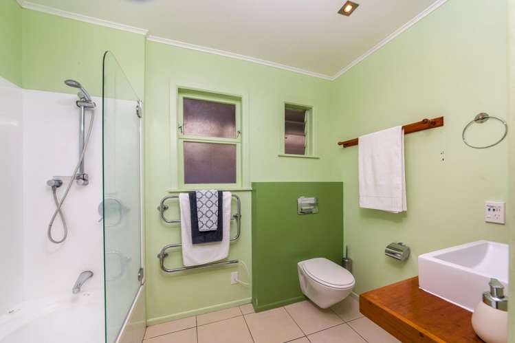 90 Vodanovich Road Te Atatu South_16