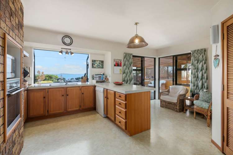 6 Embling Place Eastern Beach_12