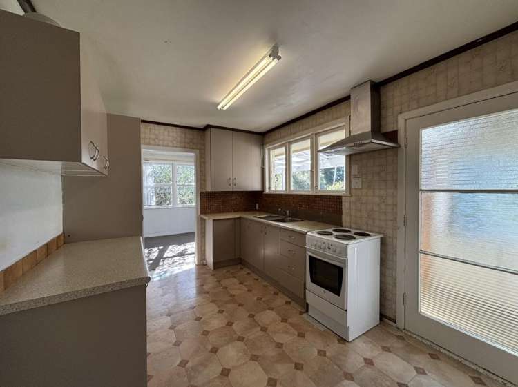 732 River Road Chartwell_23