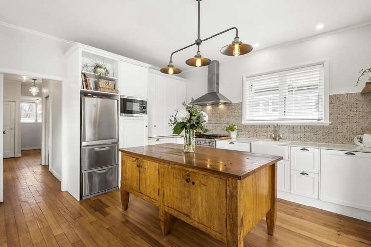 16 Achilles Crescent Narrow Neck_7