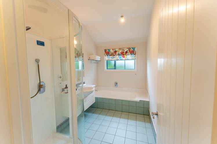 157 Pages Road Marchwiel_12