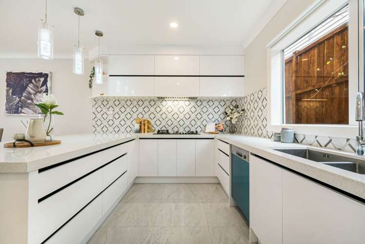 4 Carrygawley Road Flat Bush_5