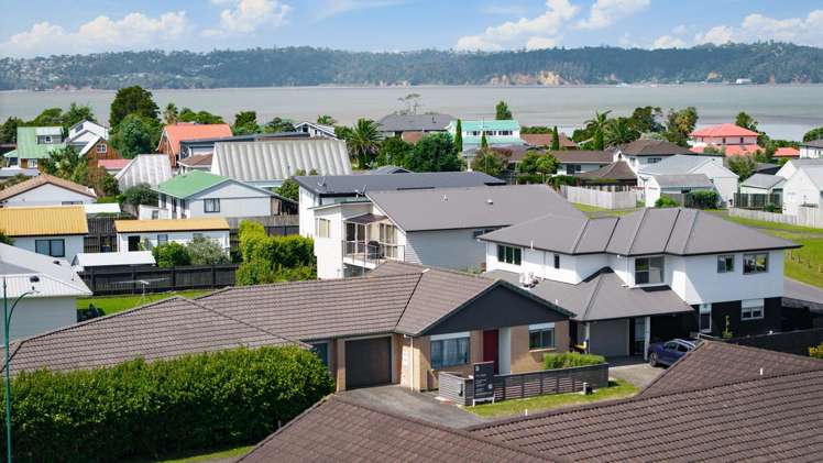 4 Wakaroa Avenue Te Atatu Peninsula_16