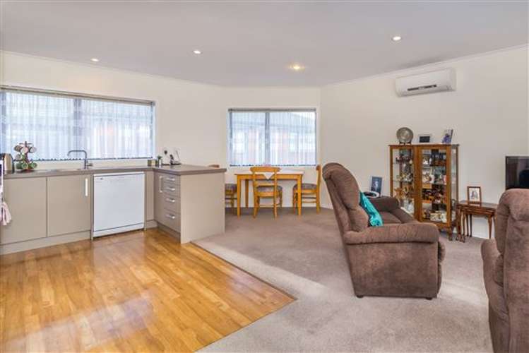 2/32 Gibbons Street Upper Hutt_1