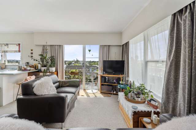 4/12 Aramoana Avenue Devonport_1