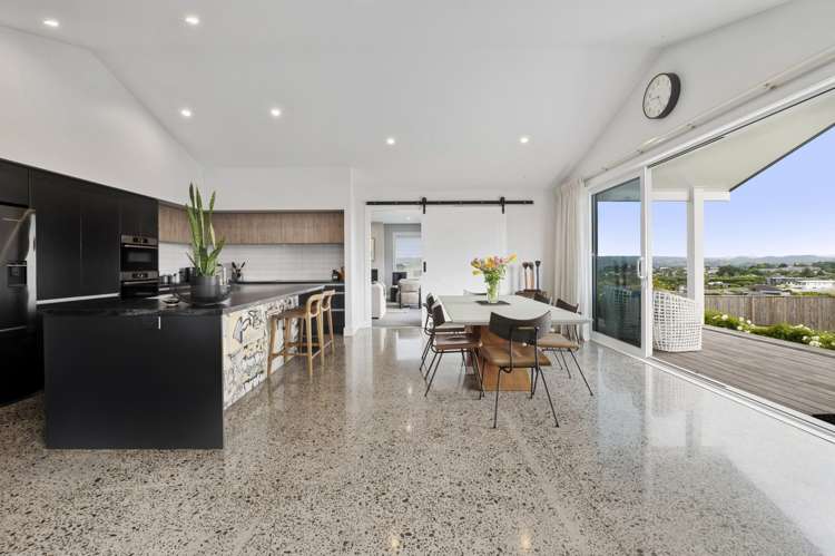 5 Azalea Lane Waipahihi_14