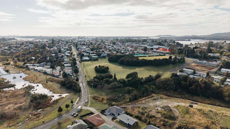 1 Pohutukawa Way Gate Pa_20