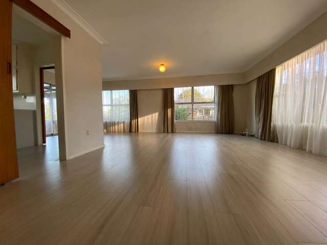 2/8 Knightsbridge Drive Forrest Hill_1