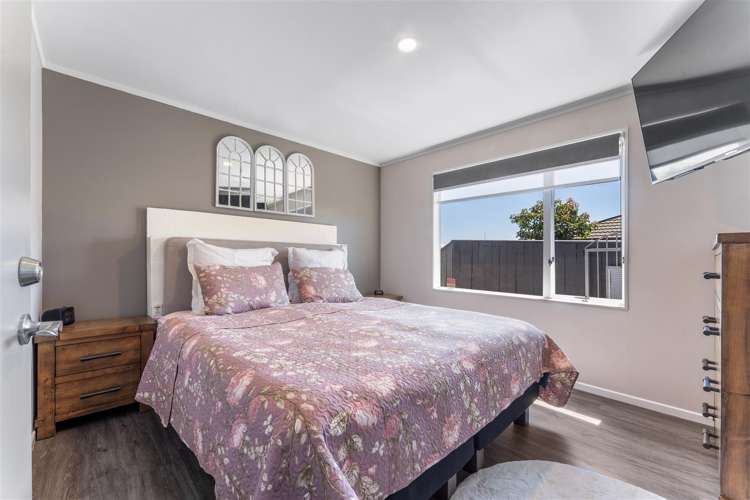 9 Vining Crescent Stoke_18