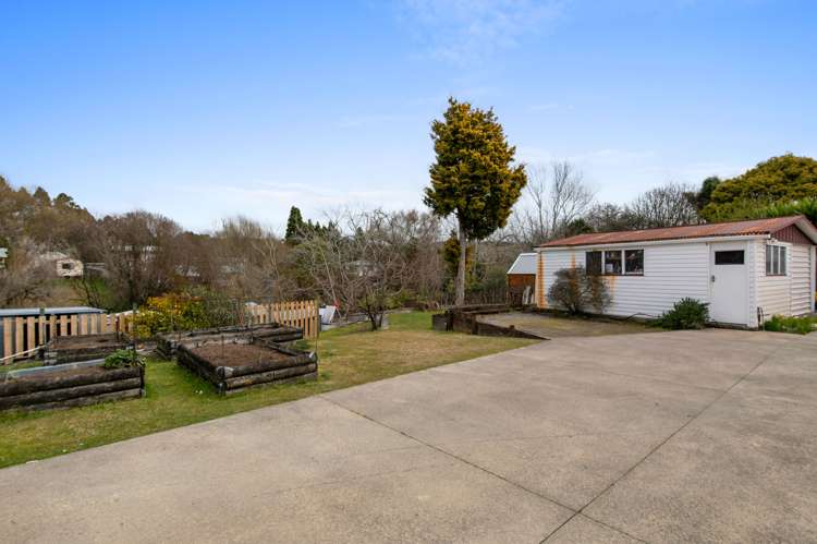 8 Joanne Crescent Pukehangi_13