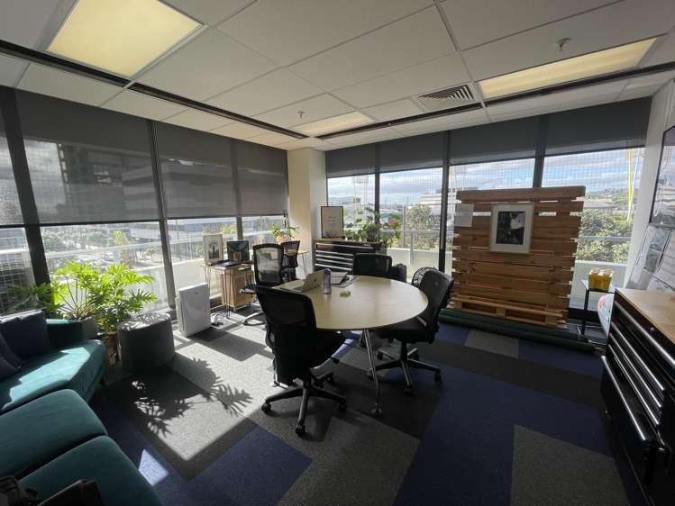 Unit 2/2 Osterley Way Manukau City_4