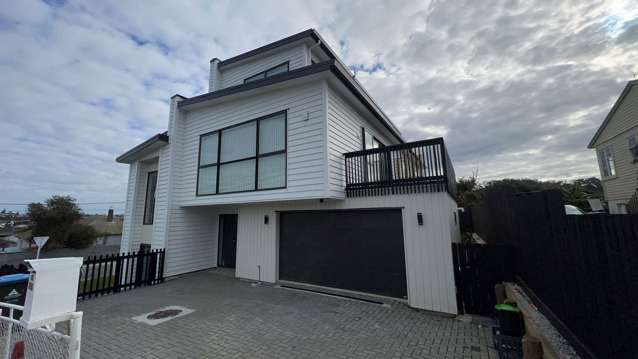 Band new 5 bedroom house