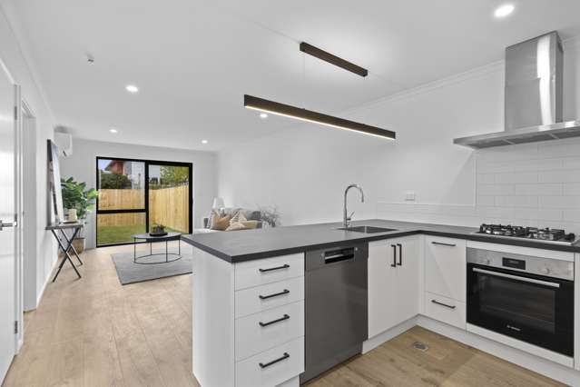 2/6 Walsh Street Forest Lake_1