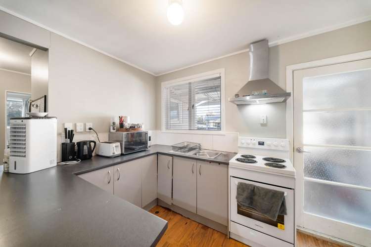 42 Cobham Crescent Kelston_6