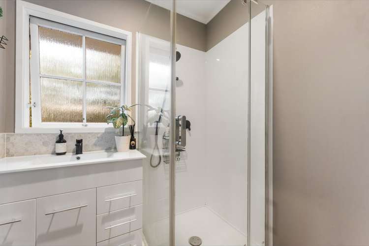 2/220 East Coast Road Forrest Hill_11