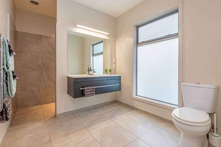 252 Polson Hill Drive Aokautere_10