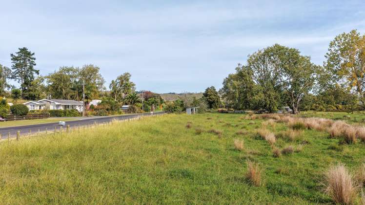 33 and 92 Back Miranda Road Waitakaruru_6