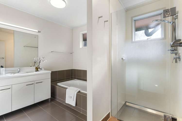 37 Stephen Lysnar Place Hillsborough_17