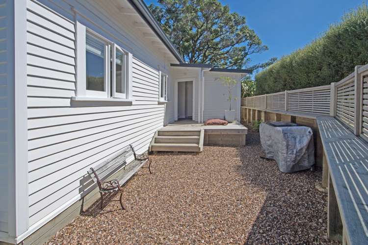 23 Victoria Road Onetangi_18