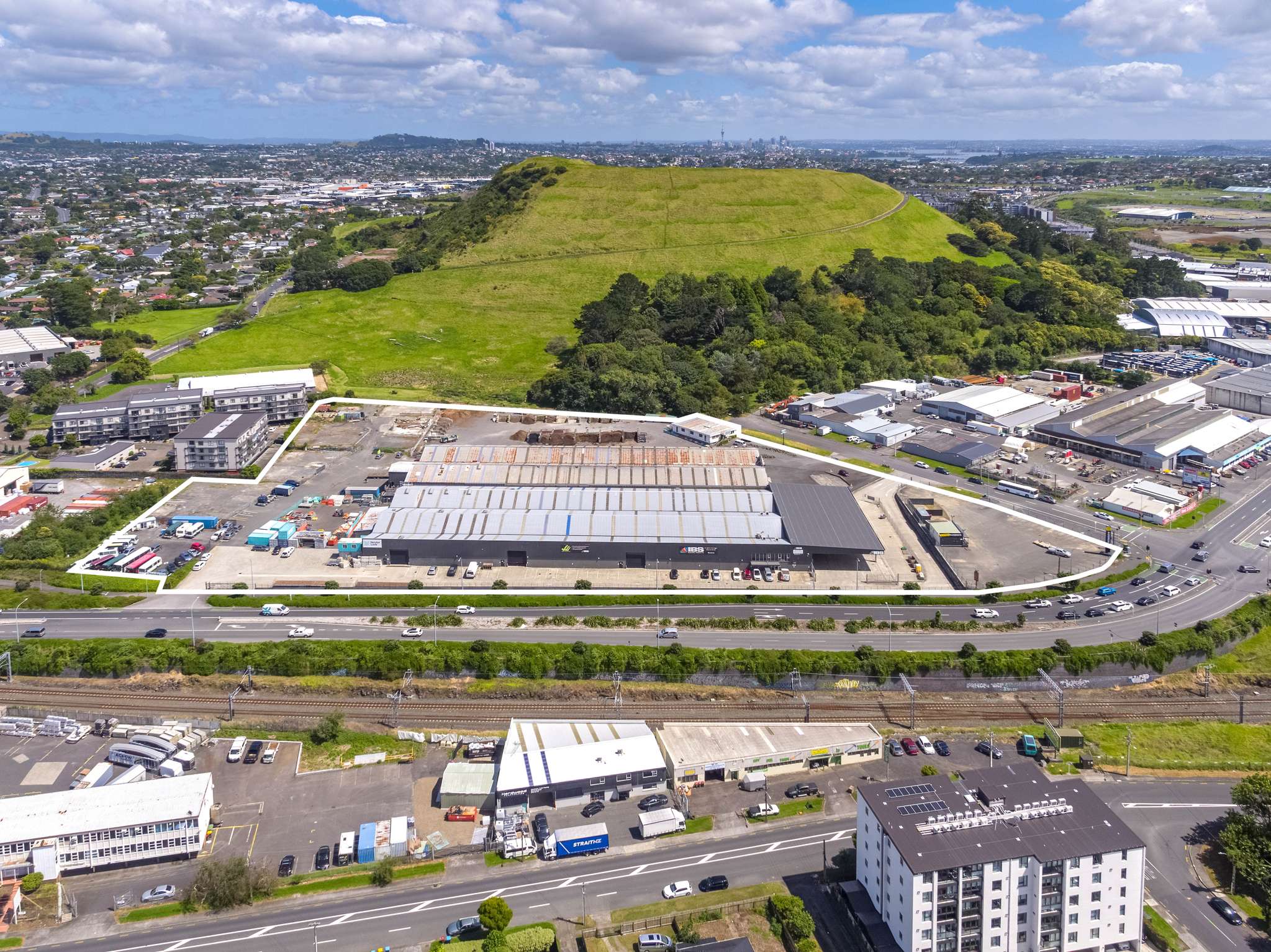 Super-sized site in Mount Wellington