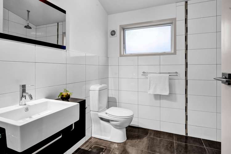 12 Leatham Avenue Strandon_12