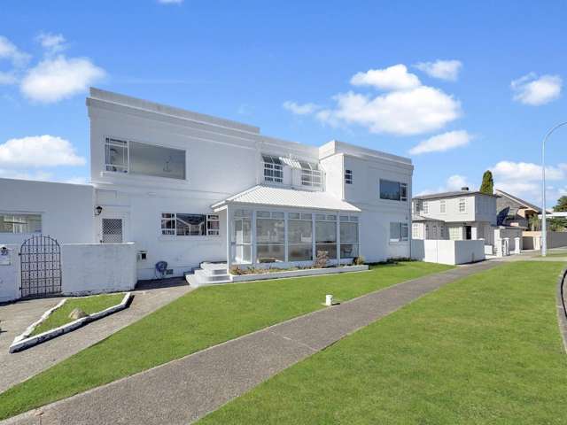 HOKOWHITU- 3 BEDROOMS