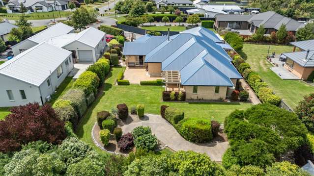 Size, space and garaging in a park-like setting