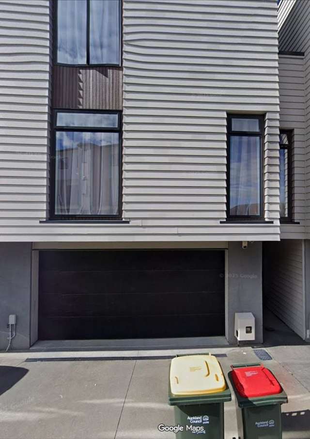 Great location with reserve view Townhouse