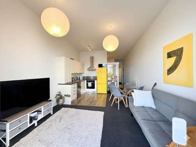 Private, Stylish Living with beautiful Views