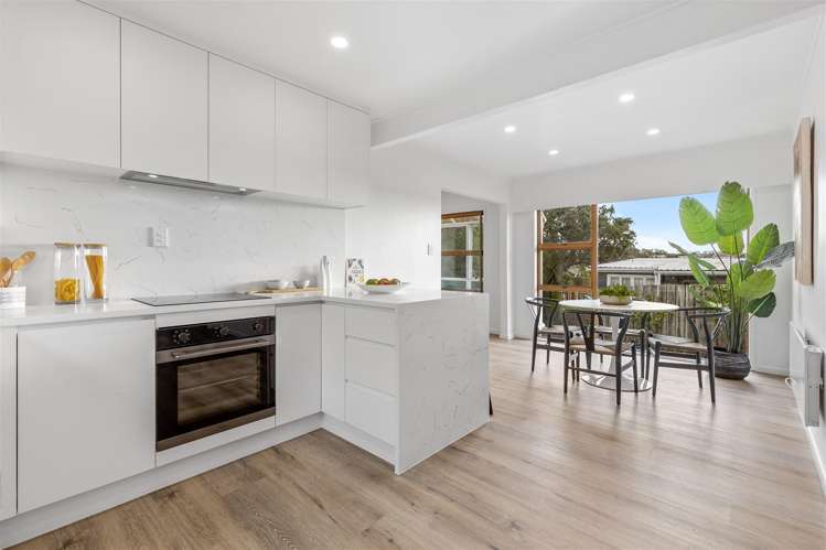 2/867 Beach Road_4