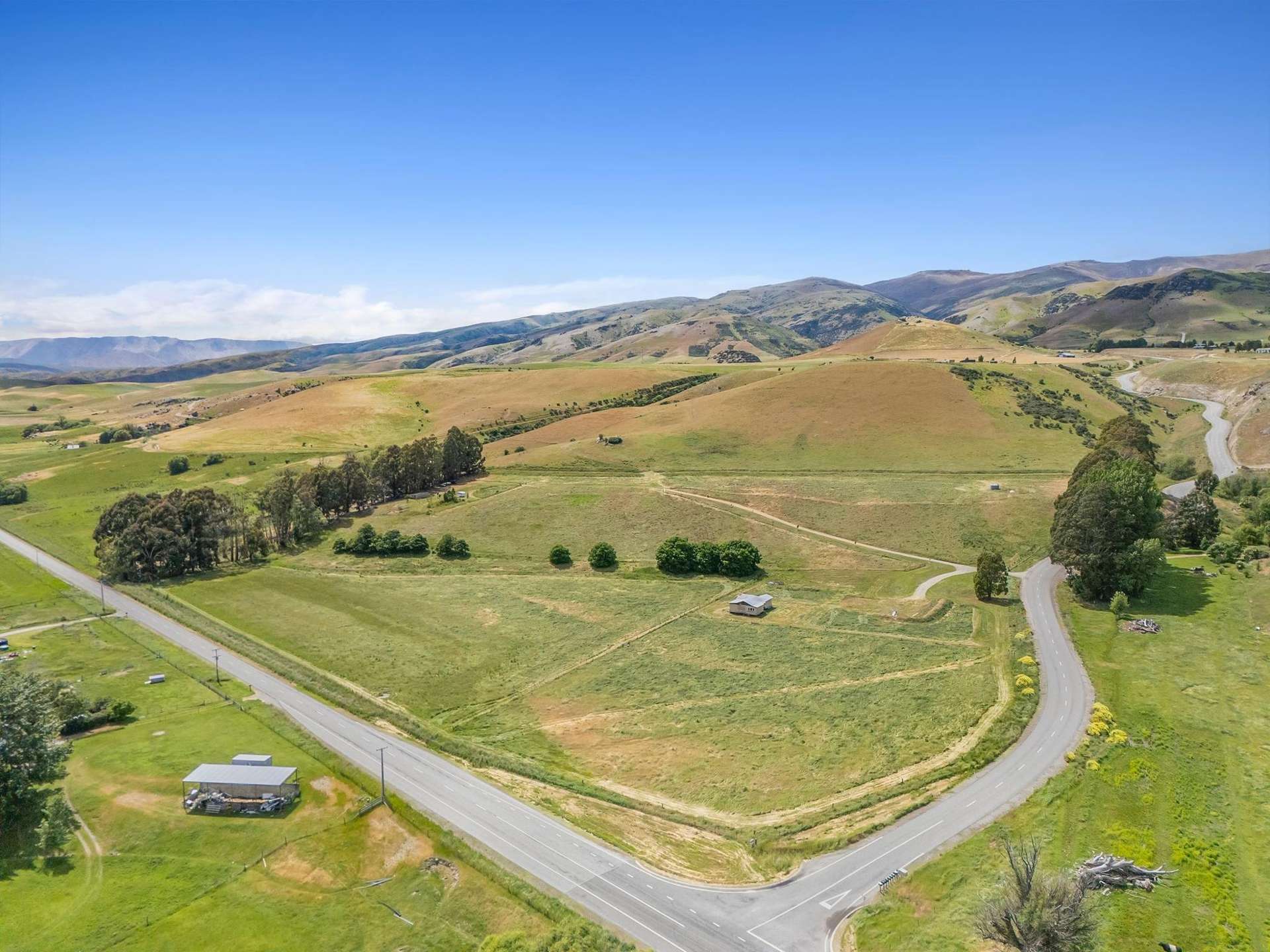 Cnr Ruffell and Ardgour Valley Roads Tarras_0