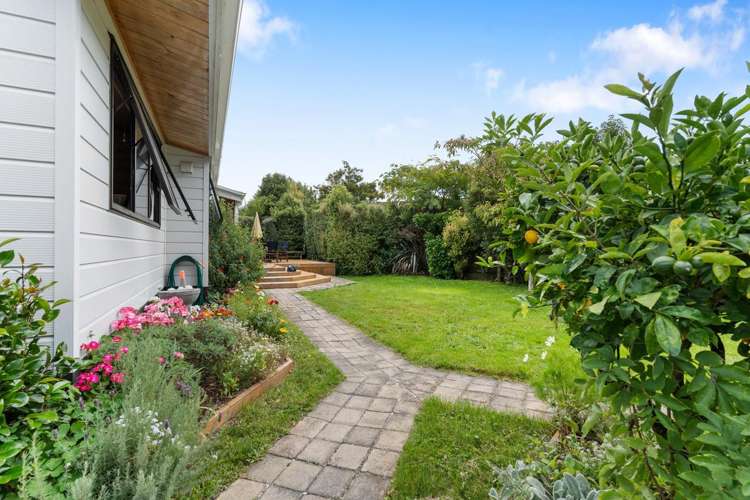 7 Deller Drive Carterton_17