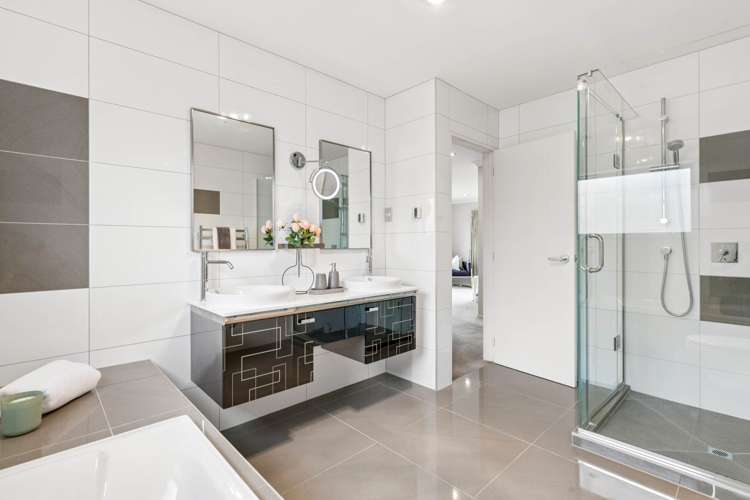 4 Sunglade Grove Flat Bush_22