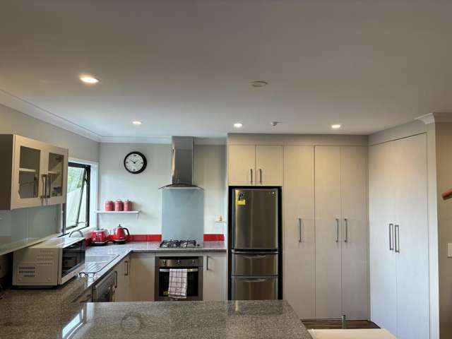 Lovely 3-Bedroom Apartment with Stunning Views in Sunnynook