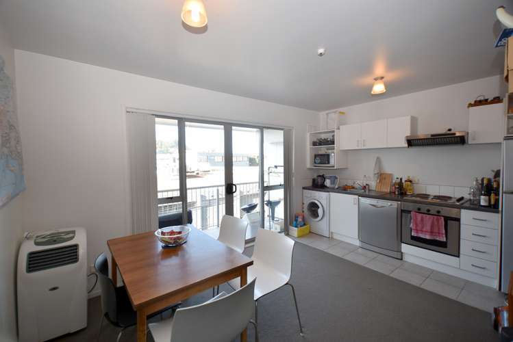 204/10 Flower Street Eden Terrace_4