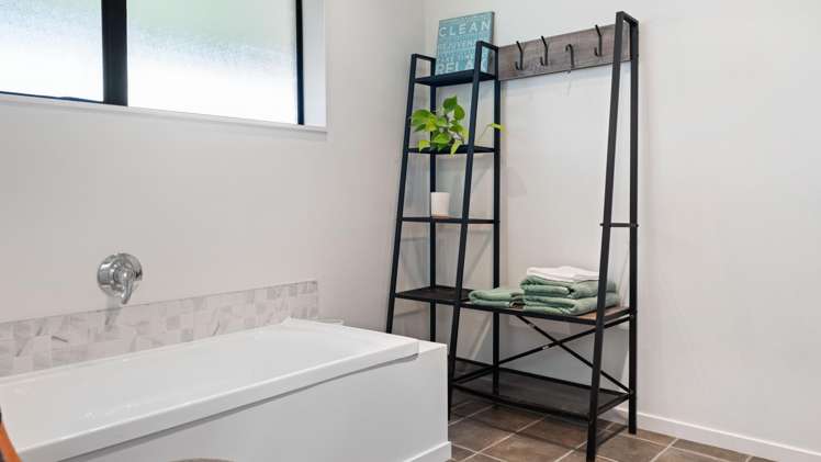 2 Tavarnya Way Patumahoe_11