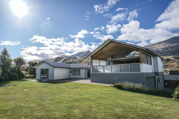 8 Invincible Drive Glenorchy_2