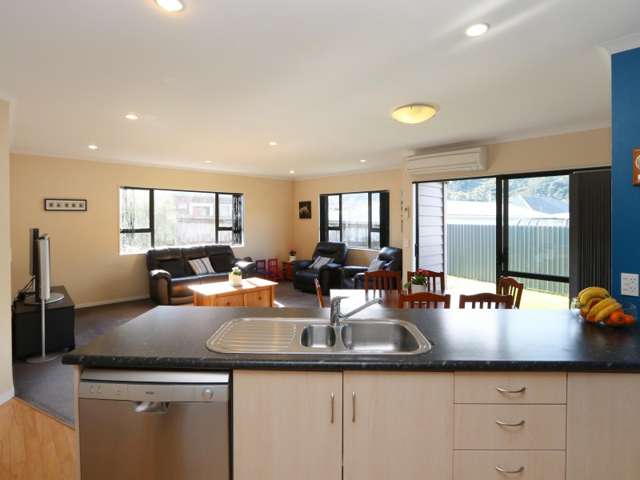 19 Woodland Grove Wainuiomata_3