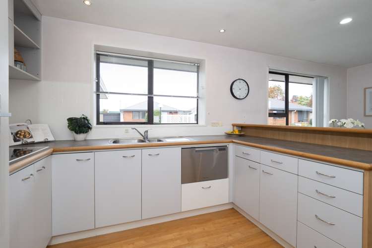 2/11 Cox Street Ashburton_1