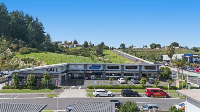 Superb satellite shopping centre