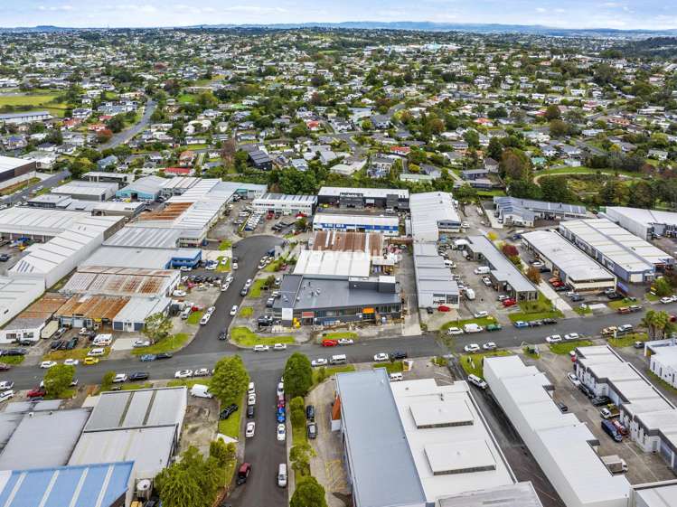 1 Colway Place Wairau Valley_15