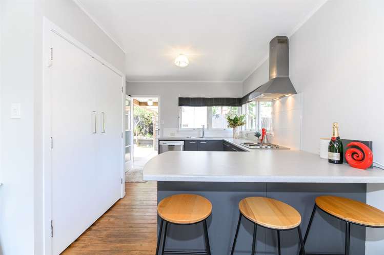 2/11 Lenihan Street Northcote_7
