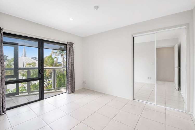 2F/6 Collins Street Takapuna_6