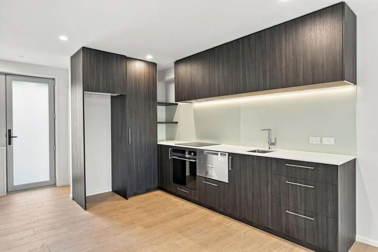 2/139 St Albans Street_3