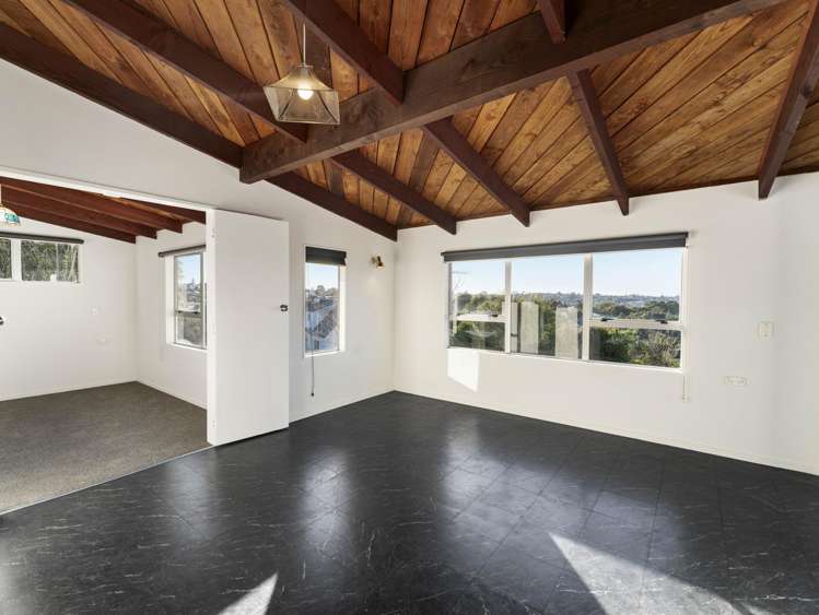 10 Lilburn Crescent Massey_11