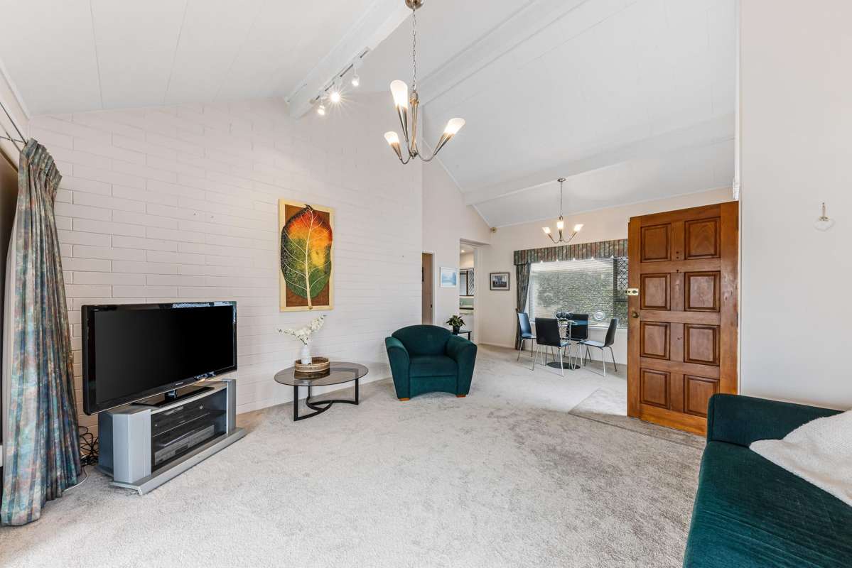 1/25 Akoranga Drive_2