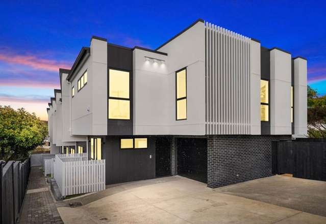 Well-Designed 2-Bedroom with Study