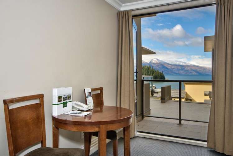 Lake Esplanade Queenstown_0