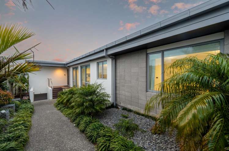 2/42 Bramley Drive Farm Cove_33