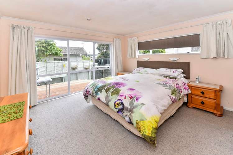 23 Sunningdale Street Wattle Downs_12